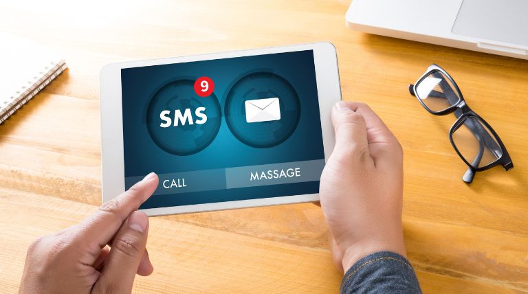 Một trong những lợi ích lớn nhất của tiếp thị qua SMS là khả năng tiếp cận lượng lớn khách hàng